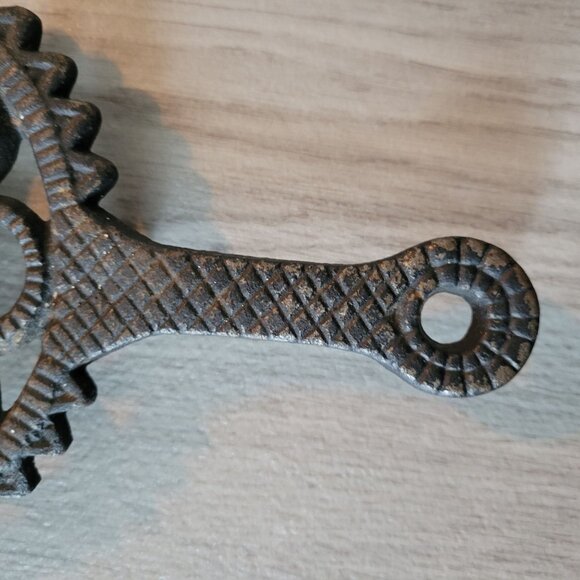 Vintage Cast Iron Trivet With Ornate Design & Handle - Picture 3 of 7